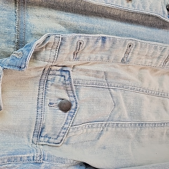 Love Fire Lightwash Jean Jacket in Women's Size Medium EUC - Picture 3 of 5